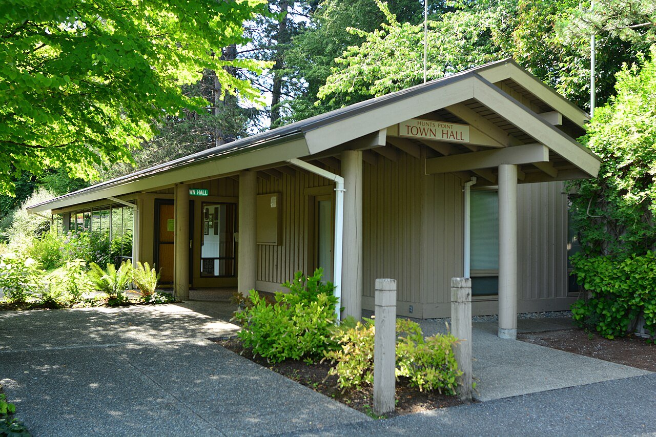 Hunts Point Town Hall in Hunts Point, Washington