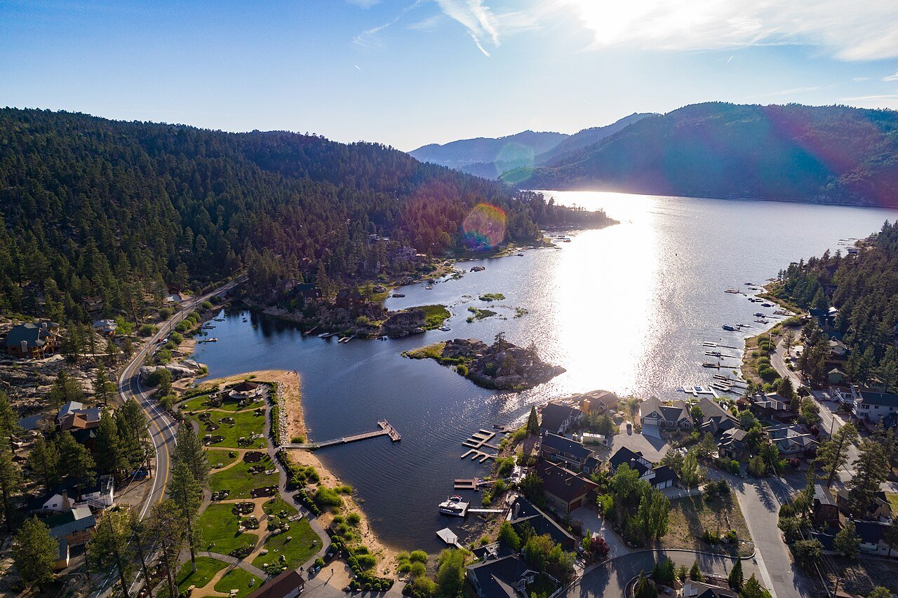 Big Bear Lake waterfront in Big Bear Lake, California
